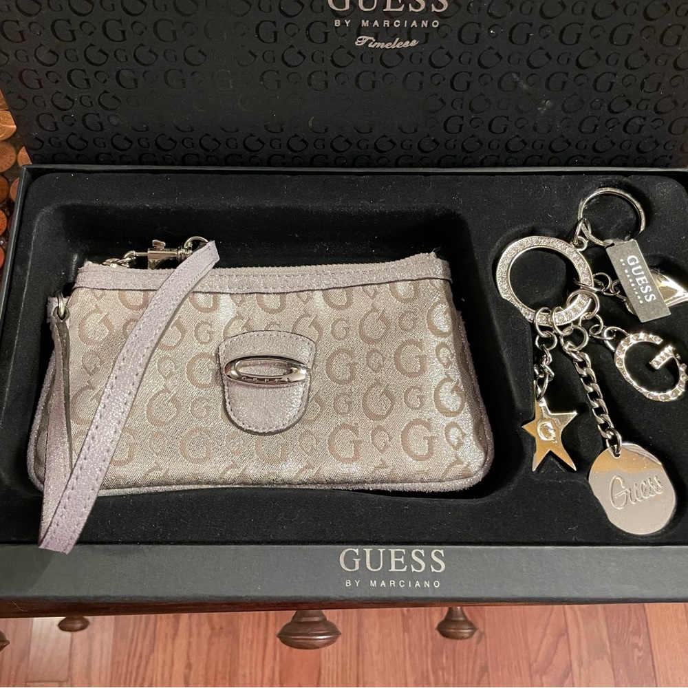 GUESS Timeless Night Gift set wristlet, keychain, tote
